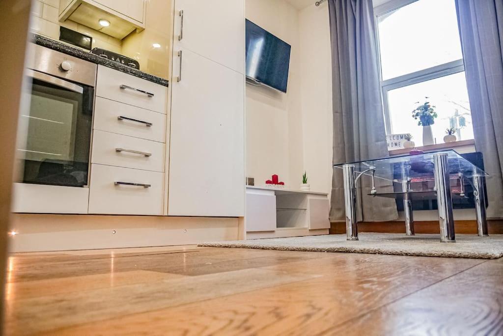 Charming City Centre Apartment Cardiff Exterior photo